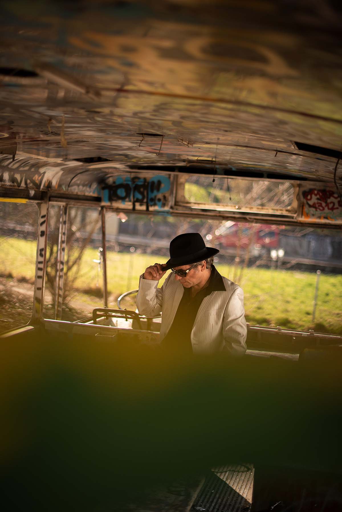Porträt Fotografie Bern in einem alte Bus auf dem Gaskessel-Areal in Bern